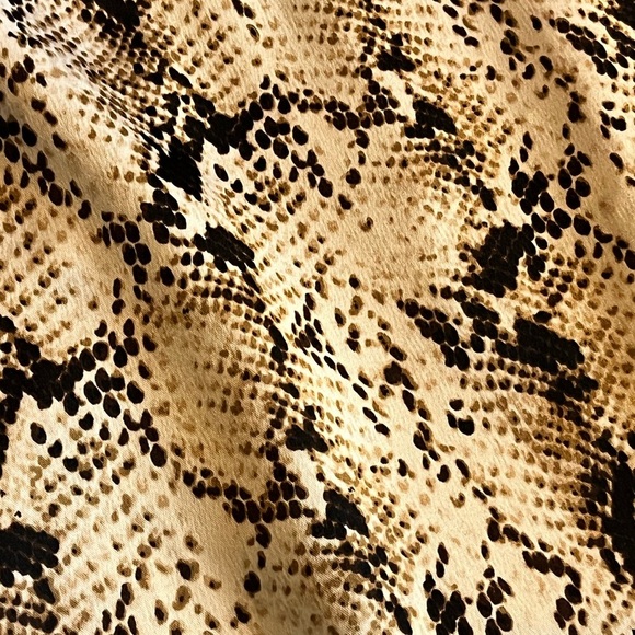 White House Black Market floral snakeskin Skirt Sz 00 - Picture 3 of 12